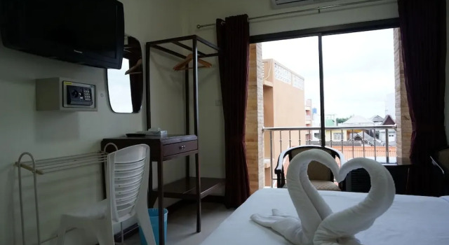 Двухместный номер Deluxe с балконом и с частичным видом на океан Baan Taweesuk Guest House