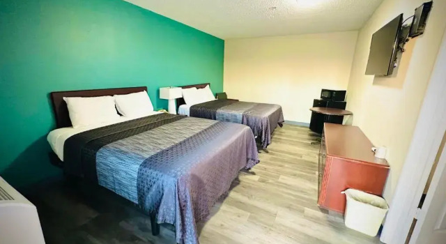 Четырёхместный номер Standard Kings Inn Motel