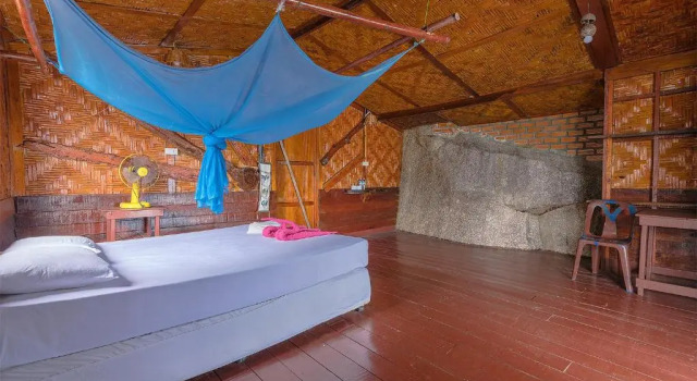 Бунгало On the Rocks Mai Pen Rai Bungalows