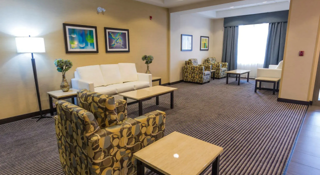 Holiday Inn Express & Suites Thunder Bay by IHG