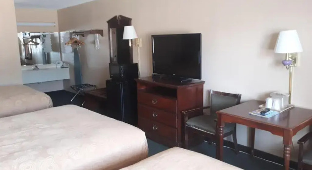 Двухместный номер Standard Angel Inn Near IMAX, a Travelodge by Wyndham