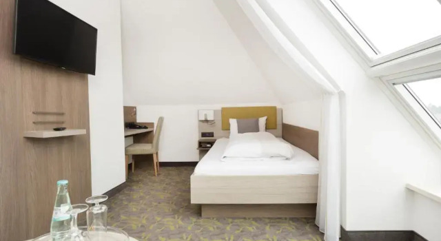 Hotel-Restaurant Kämper Superior, Забронировать Отель Бад-Цвишенан East Frisia, рядом с Ammerlander Bauernhaus Freilichtmuseum