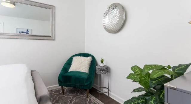 10 BRs Comprised of 2 5BR Suites by Domio, Забронировать Отель Отели Нэшвилл 3 звезды, рядом с Медицинский колледж Мегарри, 3*