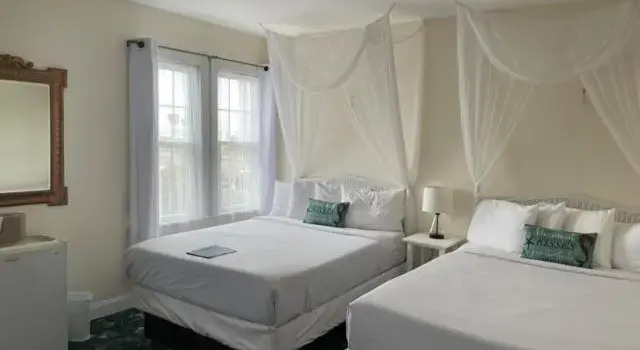 Четырёхместный номер Standard Hotel Macomber ADULTS ONLY