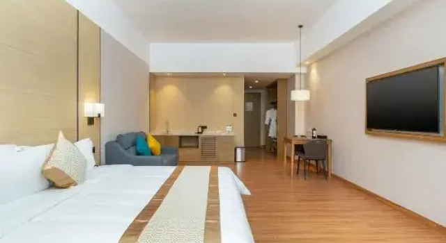 Номер Deluxe Phoenix Hill Hotel Dongguan - Golf Course Shop