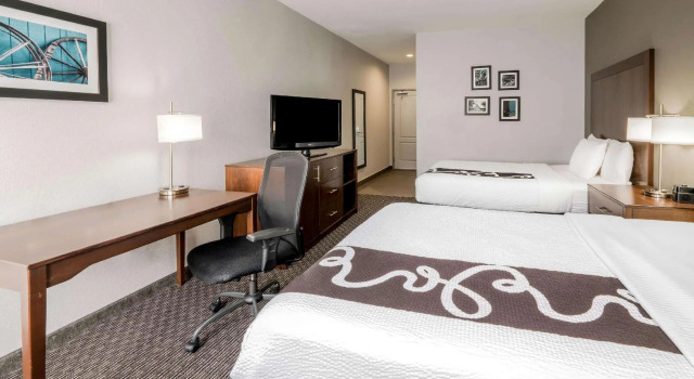 Четырёхместный номер Standard La Quinta Inn & Suites by Wyndham Fort Worth Arlington West