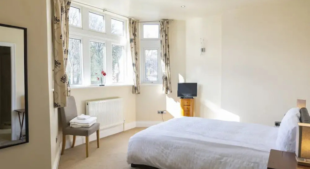 Апартаменты Whitefield Charm Cozy 2 Bedroom Apartment Sleeps 8
