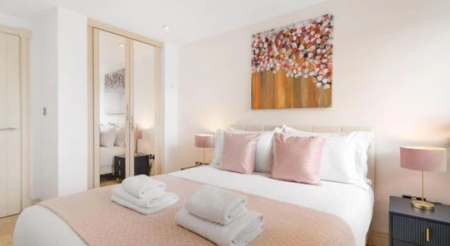 Люкс Direct Thames River View Apartment with Balcony Suit Family of 4