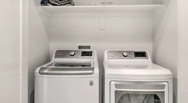 Апартаменты с 2 комнатами с балконом Modern-chic Provo Townhome 1 Mi to BYU Campus
