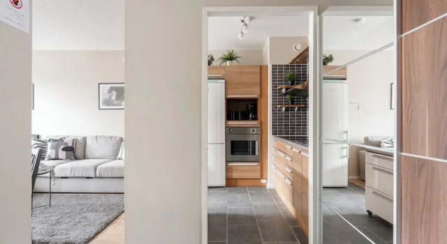 1BR Apt and Balcony next to Railway Station, Забронировать Апартаменты/квартира Тампере Западная Финляндия, рядом с Finnish Hockey Hall of Fame