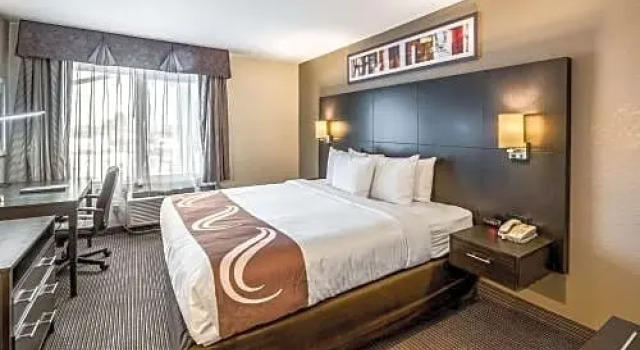 Номер Standard Quality Inn & Suites
