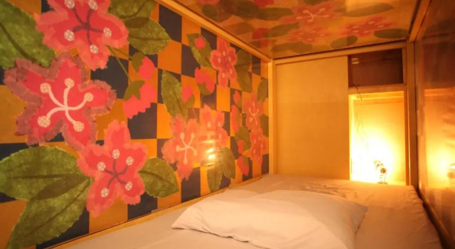 Кровать в общем номере Base Inn Komagome Tokyo