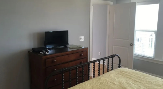Best Day Ever 4 Bedroom Home by RedAwning