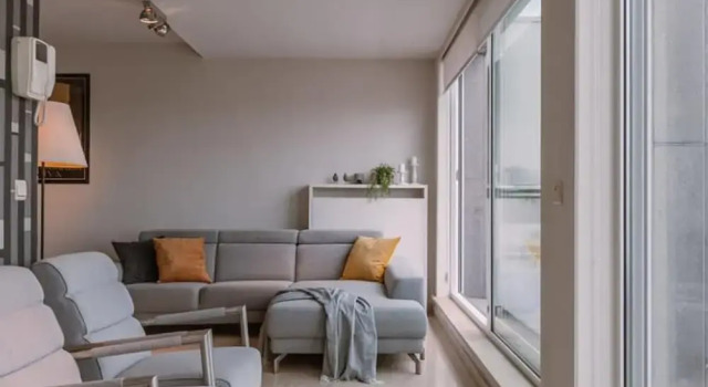 Charming Apartment Near the Beach With Balcony, Rezerwuj Apartament Hotele w Bruksela z parkingiem, Parking