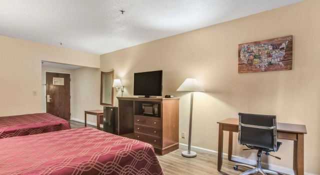 Четырёхместный номер Standard Econo Lodge Inn & Suites Marietta near Dobbins ARB