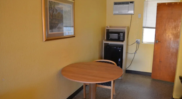 Четырёхместный номер Deluxe Economy Lodge