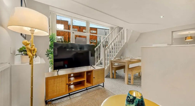 Апартаменты Host Apartments - Stylish Georgian Coach House