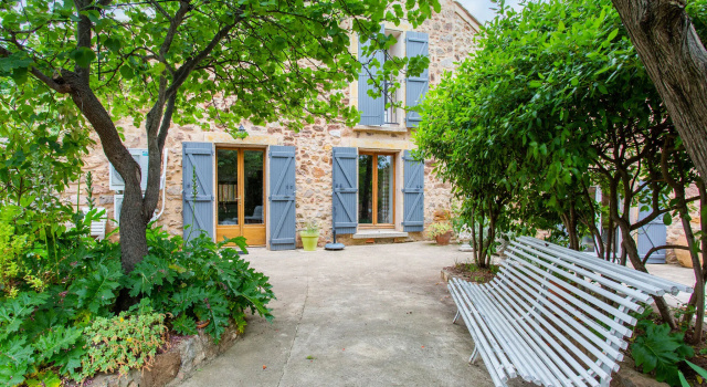 Tranquil holiday home in Cébazan with private pool
