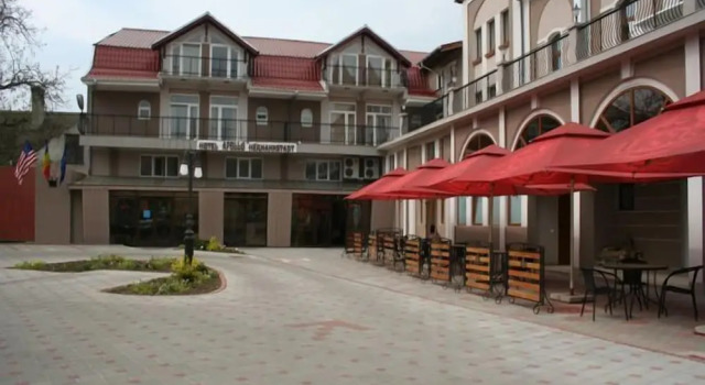 Hotel Apollo Central, Varaa Hotelli Sibiu 