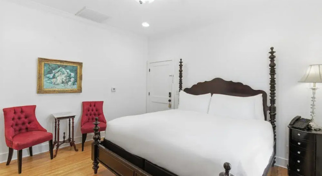 Emigrants Inn, Забронировать Отель Фредериксберг Texas Wine Country, рядом с Театр Rockbox