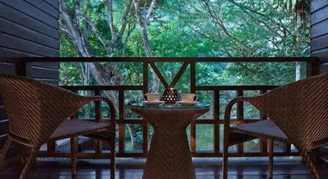 Четырёхместный номер Deluxe с балконом Mulu Marriott Resort