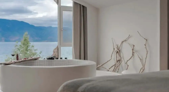 Двухместный номер Standard с видом на озеро Sky of September Lugu Lake Hotel