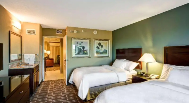 Номер Standard с видом на залив Embassy Suites Fort Myers - Estero