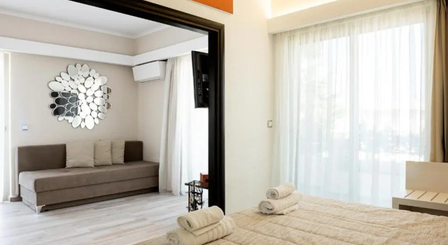 Полулюкс Terinikos Sunny Garden Hotel & Junior Suites