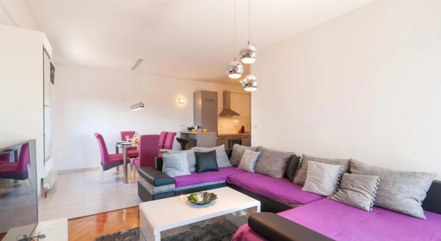 Nice Apartment in Split With 2 Bedrooms and Wifi, Prenota Appartamento Splitska 