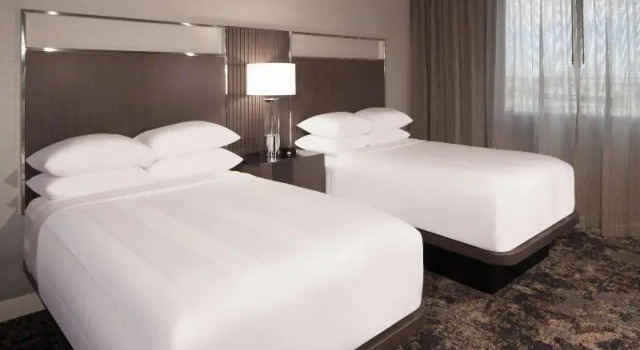 Четырёхместный номер Standard с балконом Dallas/Fort Worth Airport Marriott