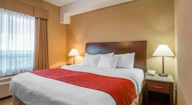 Люкс с 2 комнатами Comfort Inn & Suites Airdrie
