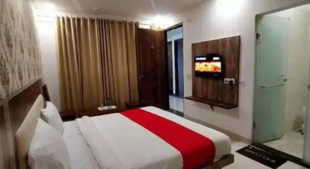Nri Group Of Hotels And Resorts, Varaa Hotelli Zirakpur Haryana