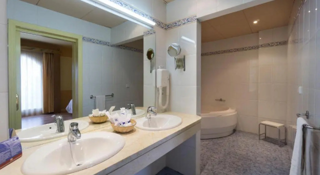 Полулюкс Hotel Fuente Las Piedras