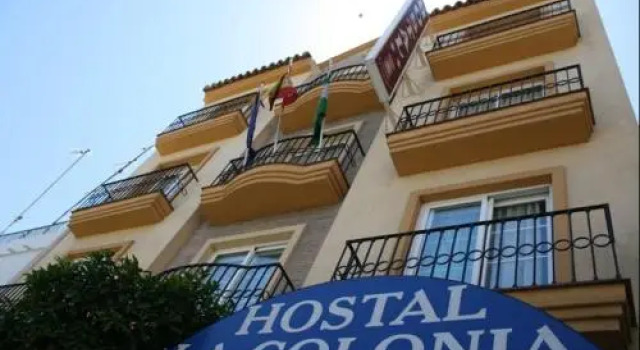 Hostal La Colonia, Забронировать Отель Сан-Педро-де-Алькантара Марбелья, рядом с Playa de San Pedro