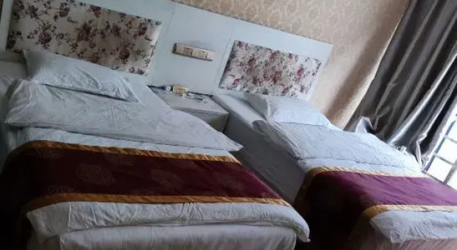 Кровать в общем номере Yunxian Wanhao Hotel