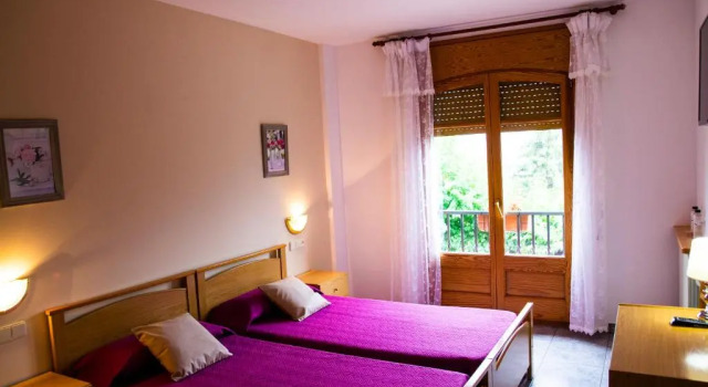 Двухместный номер Standard с красивым видом из окна Hostal Montserrat