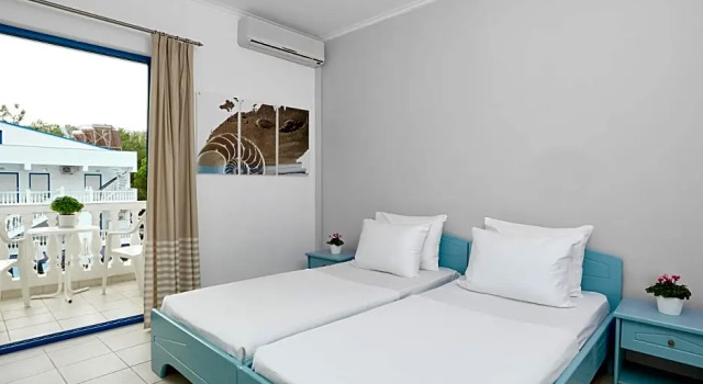 Двухместный номер Standard с видом на бассейн Kazaviti Hotel