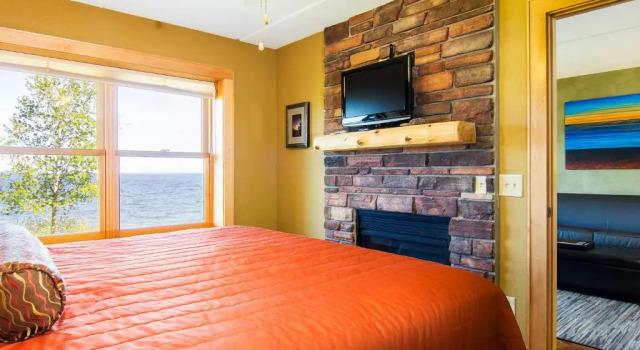 Люкс c 1 комнатой с видом на озеро East Bay Suites