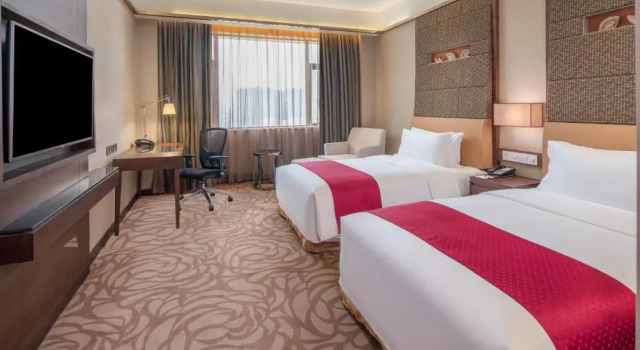 Двухместный номер Superior Holiday Inn Xi'an Big Goose Pagoda by IHG
