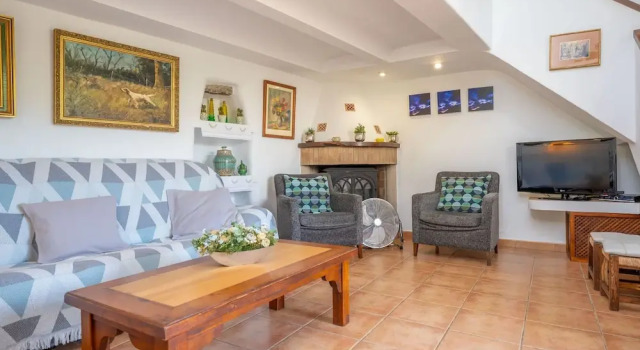 Reynes in Mallorca With 3 Bedrooms and 2 Bathrooms, Book Hotel Pollença Majorca