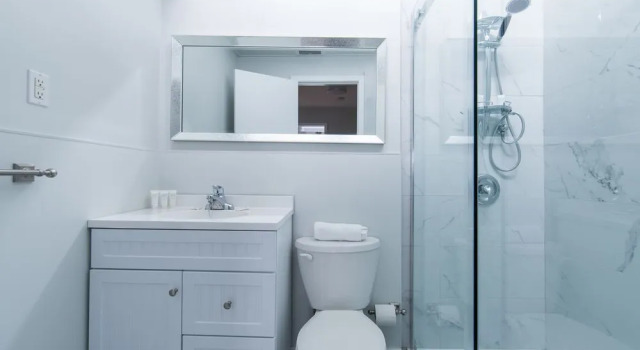 Bi-Level 3BR in Little Italy by Sonder