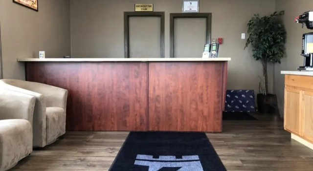 Knights Inn Fort Erie, Buchen Sie Gasthaus Hotels in Fort Erie mit Parkplatz, Parkplätze