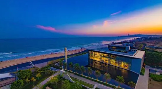 Zhonghai Vacation Homestay (Shantounan Railway Zhonghai Golden Coast Water Park)