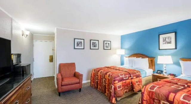 Номер Travelodge by Wyndham Aberdeen