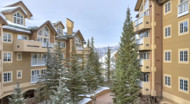 Modern 2br + Den At St James- Sleeps 10! 2 Bedroom Condo