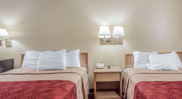 Четырёхместный номер Standard Rodeway Inn Hurricane - Zion National Park Area