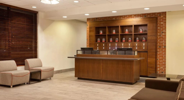 Holiday Inn Cleveland-Airport, Book Hotel Hoteller i Cleveland Heights med pool, Swimmingpool
