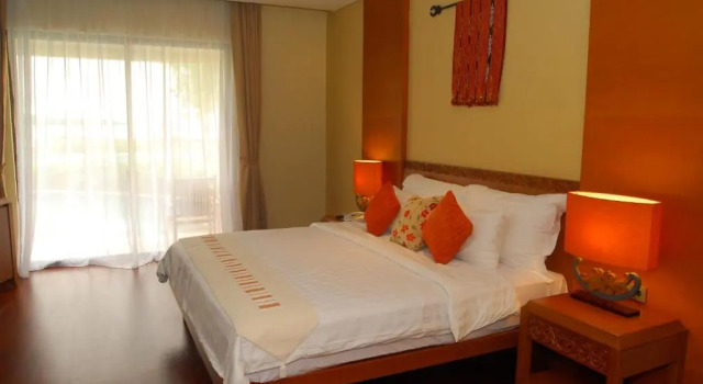 Полулюкс с видом на бассейн The Natsepa Resort and Conference Center