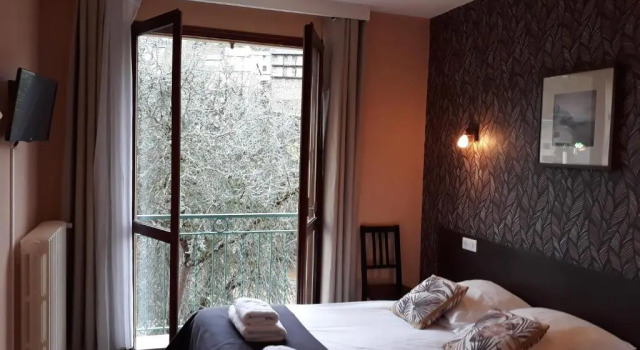 Двухместный номер Standard Logis Hôtel AMBROISE