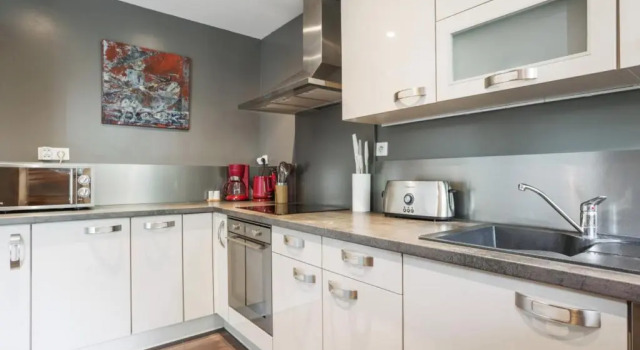 Breathtaking 2br with terrace close to beaches